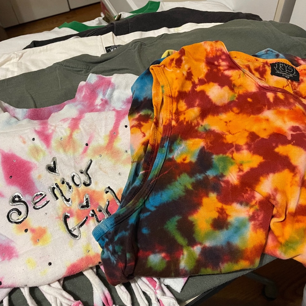 BUNDLE OF T-SHIRTS SHORT SLEEVE AND ONE TANK TOP